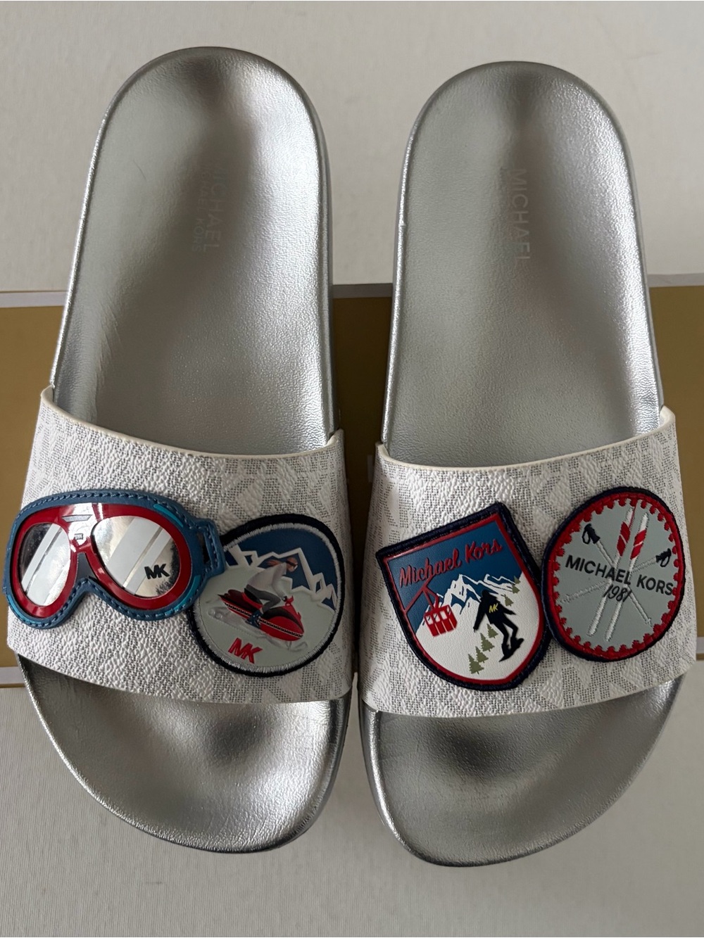 New Michael Kors Women Penny Slide Logo Ski Bright White Silver Size 6